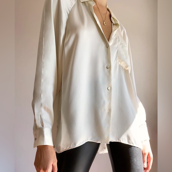 Aritzia Silk-texture Oversized Boyfriend Shirt - Picture 3 of 3